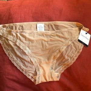 Womens Calvin Klein bikini panties size Medium